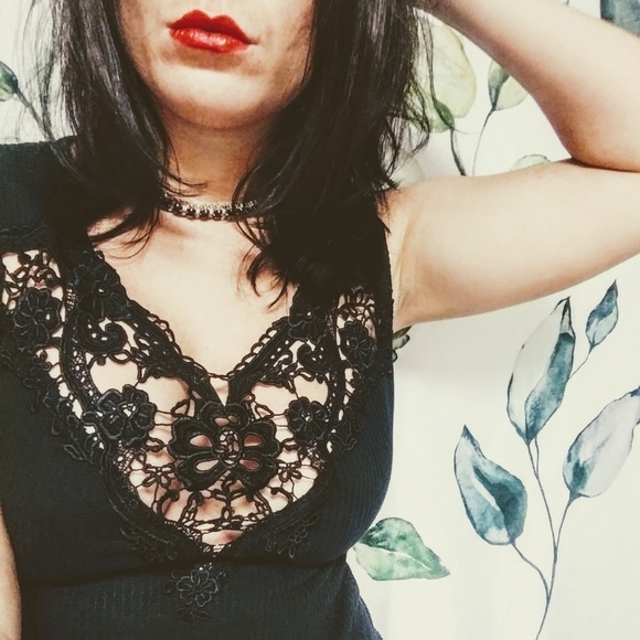 Free People Tops - 🛍️2/$20! Free People Lace Cut Out Top
